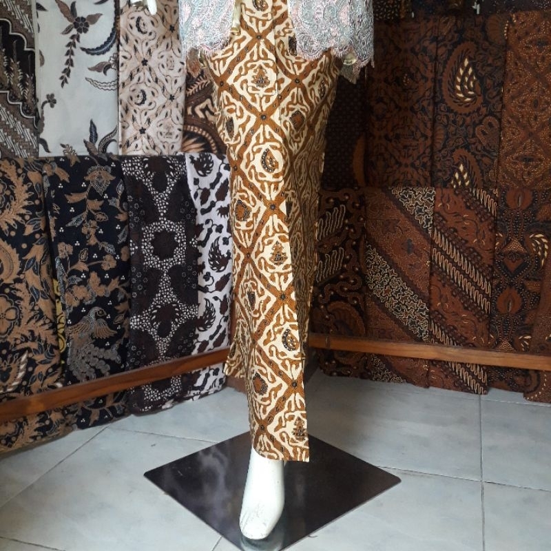 Jarik Batik dan Rok Wiru  Semi Tulis Pewarnaan Alami Genes Solo Sidomulyo Pengantin Solo