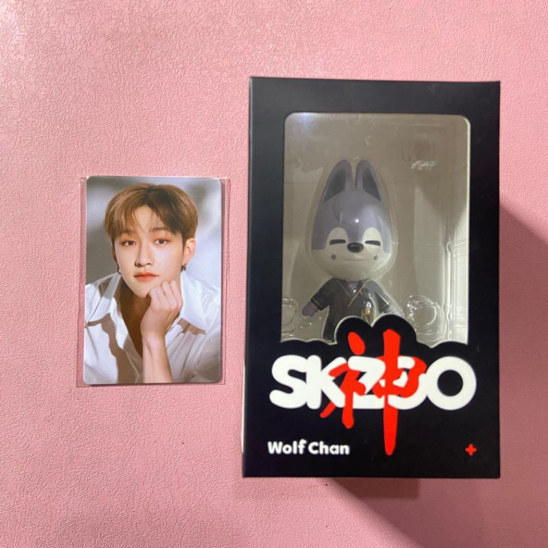 WOLFCHAN SKZOO FIGURE + BANGCHAN R9 NACIFIC PC PHOTOCARD