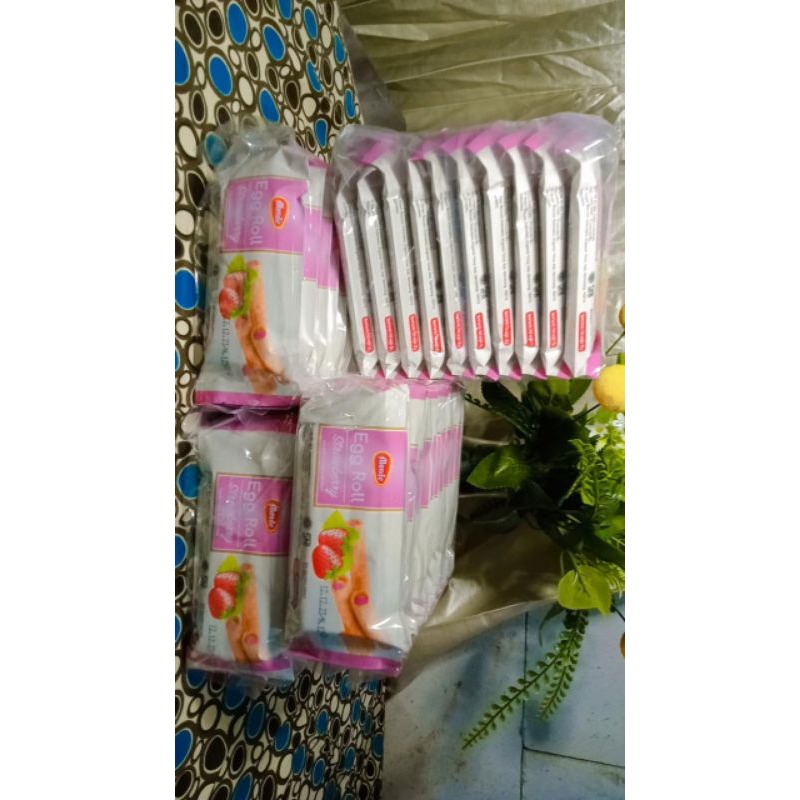 

eggroll stick strawberry nissin #eggroll #eggrollstrawberry #nissin