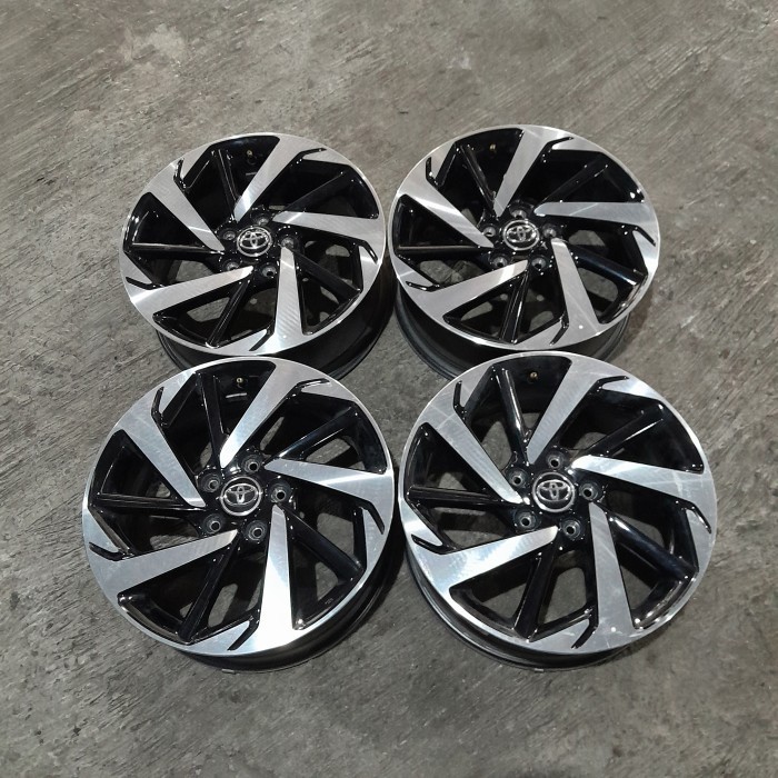 velg mobil bekas STD RUSH ring 17 pcd 5x114,3 untuk inova camry terios