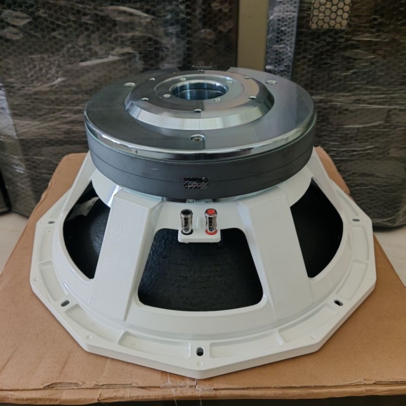 Speaker Komponent BETAVO Doble Magnet 18 V5522 / 18V5522 - 18 Inch