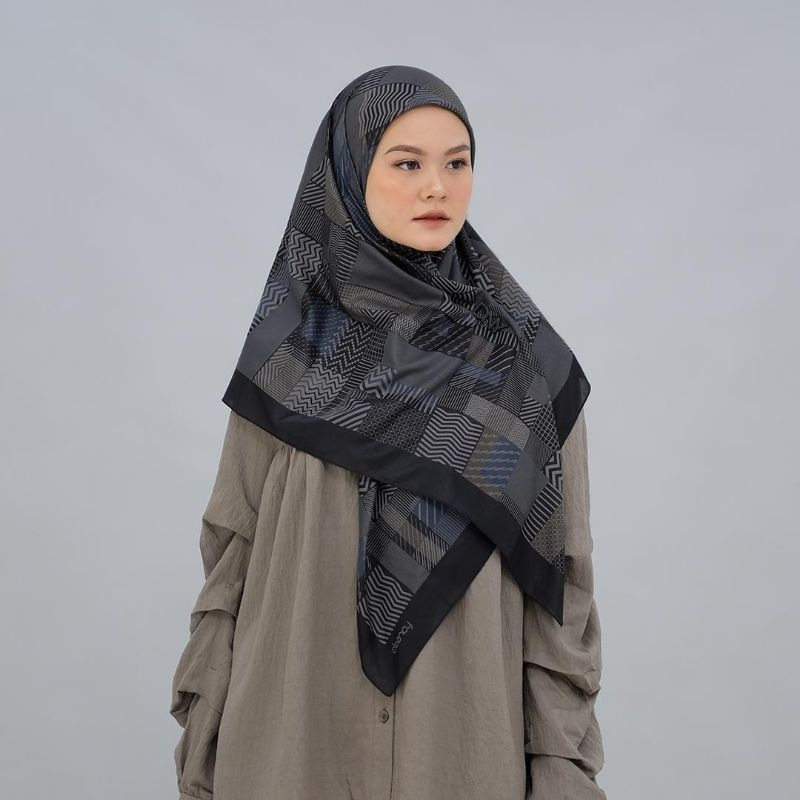 Denay Hijab Motif Segi Empat Deenay Faye Series Original
