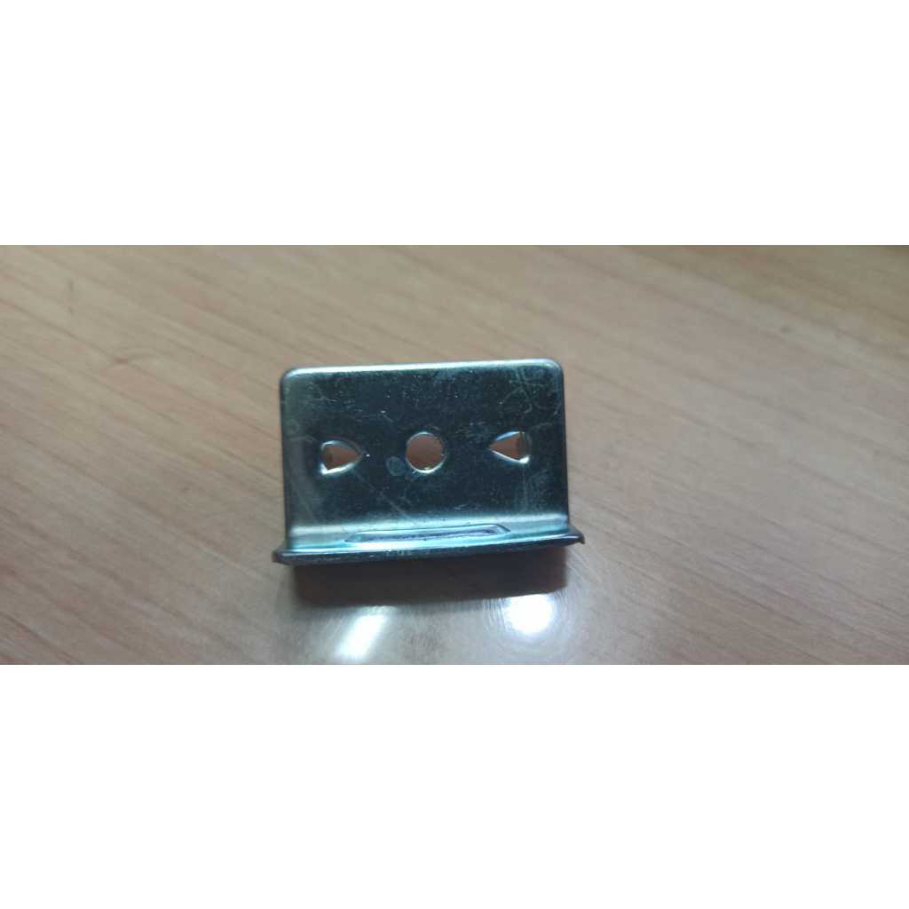 Plat Kunci Laci L