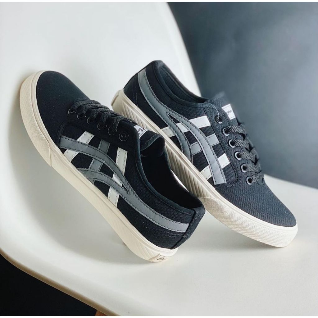 Sepatu Dragonfly Alpha Black Grey by Warrior Original