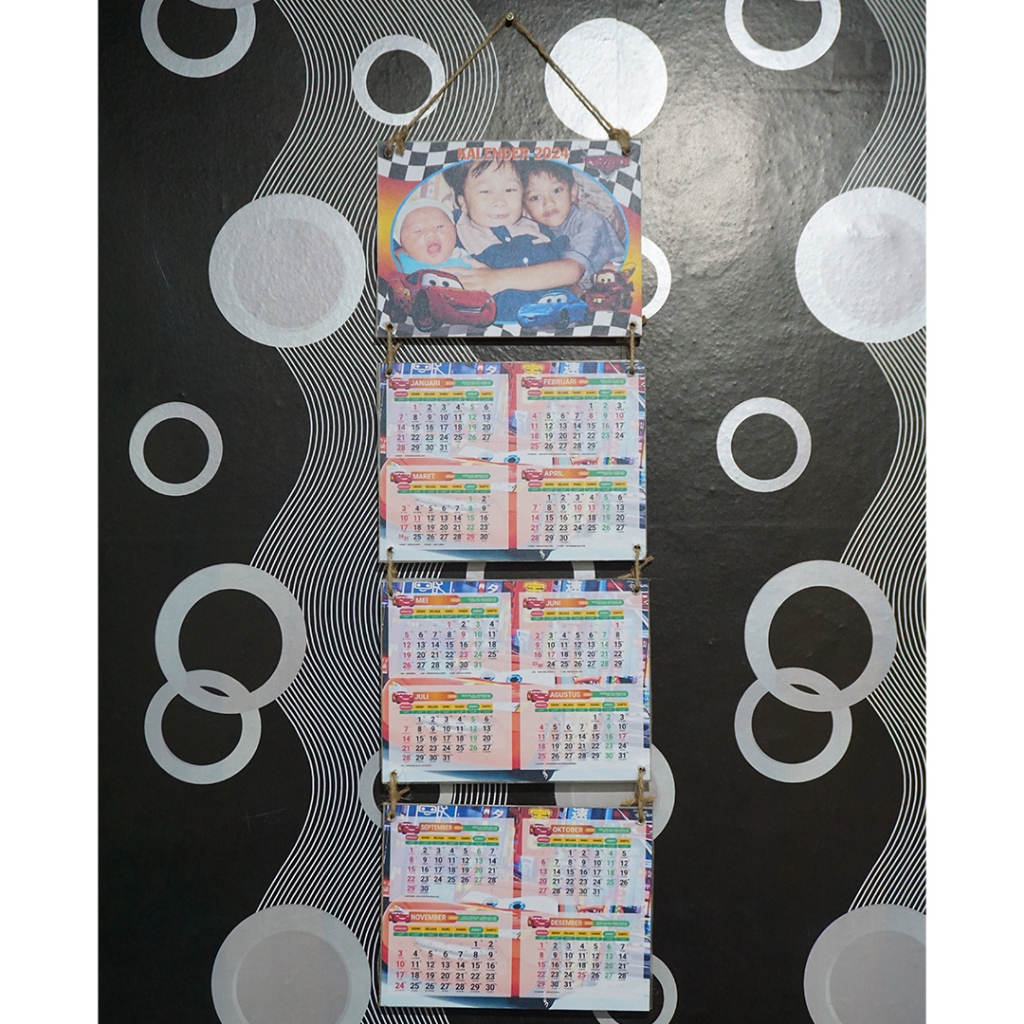 

Kalender Susun Kayu Custom Foto - Kalender 2024