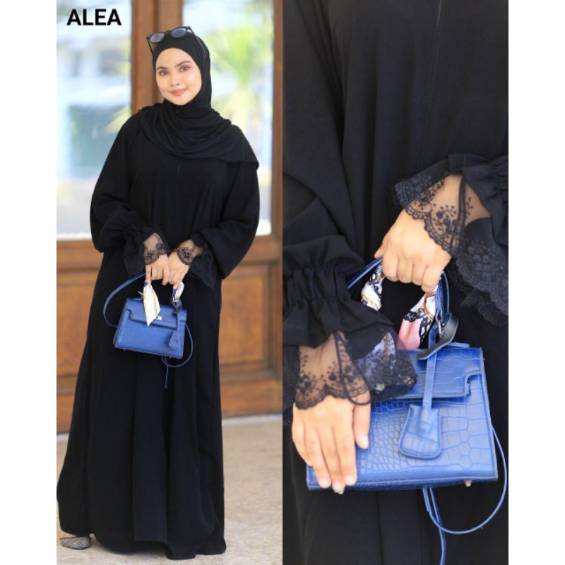 Abaya hitam tangan renda