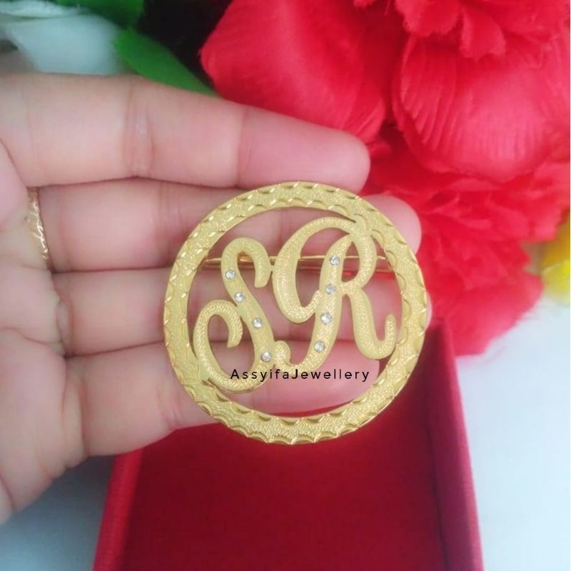 Bros Inisial/ Pin Dada Costum Huruf