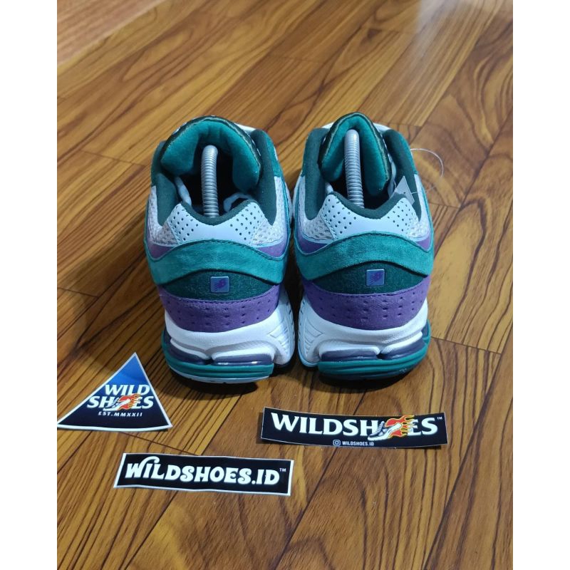 Sepatu second New Balance 2002R