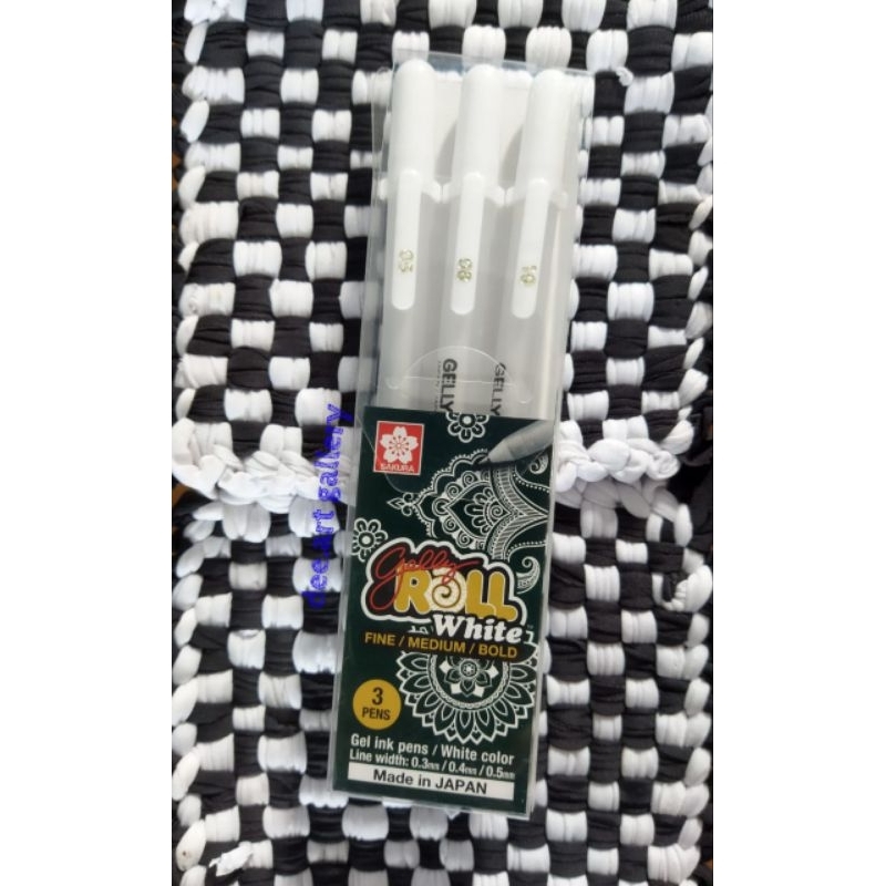 

Sakura Gelly Roll White Color Pen Gel 1 set (isi 3)