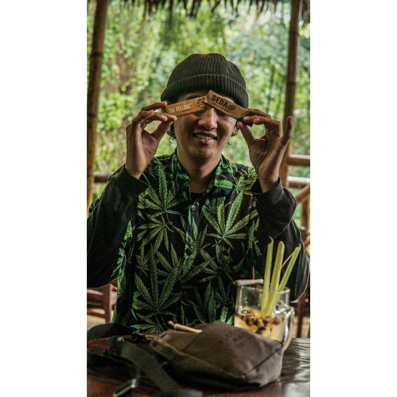 Kemeja ganja hijau