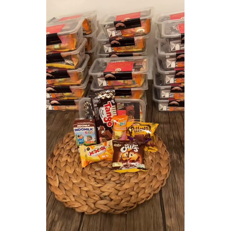 

Snacks Ultah/ Hampers Ultah/ Paket Ulang Tahun/ Hampers Ulang Tahun