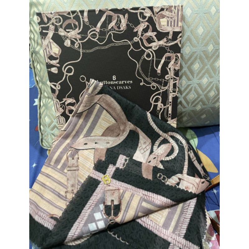 ❌SOLD❌ Preloved / PL Buttonscarves