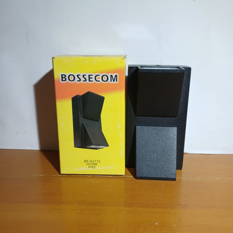 Lampu dinding bossecom / wall light bossecom BE-K2112
