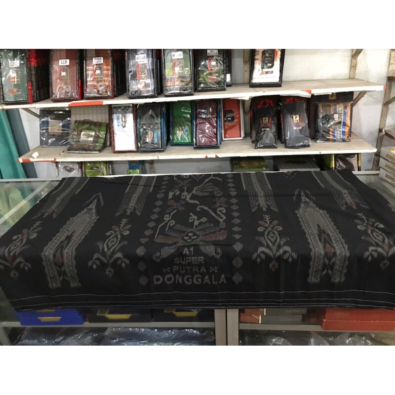 SARUNG DONGGALA HALUS ADEM WARNA KHUSUS HITAM MEWAH TERMURAH