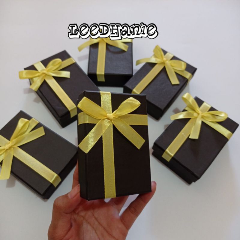 

Box Pita / Kotak kado 9x6x3 Cover luar + pita bisa Request warna