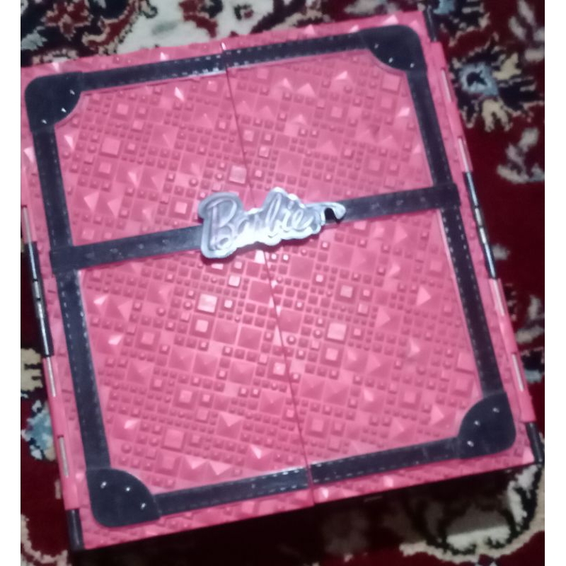 lemari mainan barbie