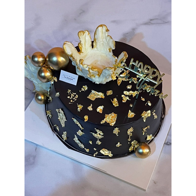 

Sezane signature crown birthday cake size 20cm [SEZANE CAKE]