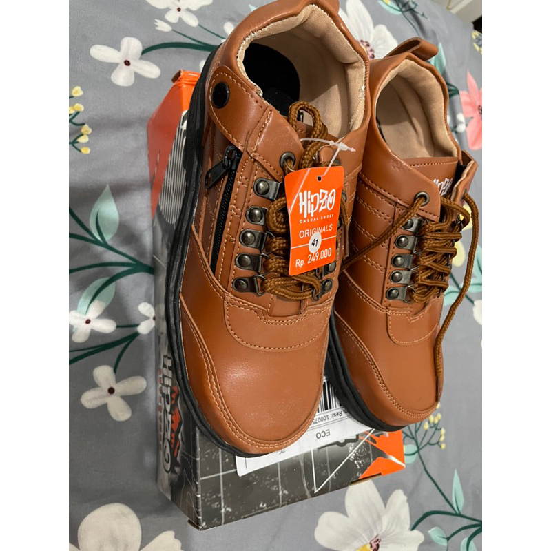 Hipzo Sepatu pria safety ujung besi hipzo original M041