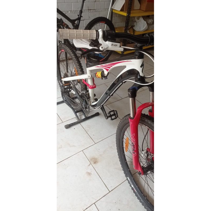 sepeda specialized comp size S white downhill MTB fullbike