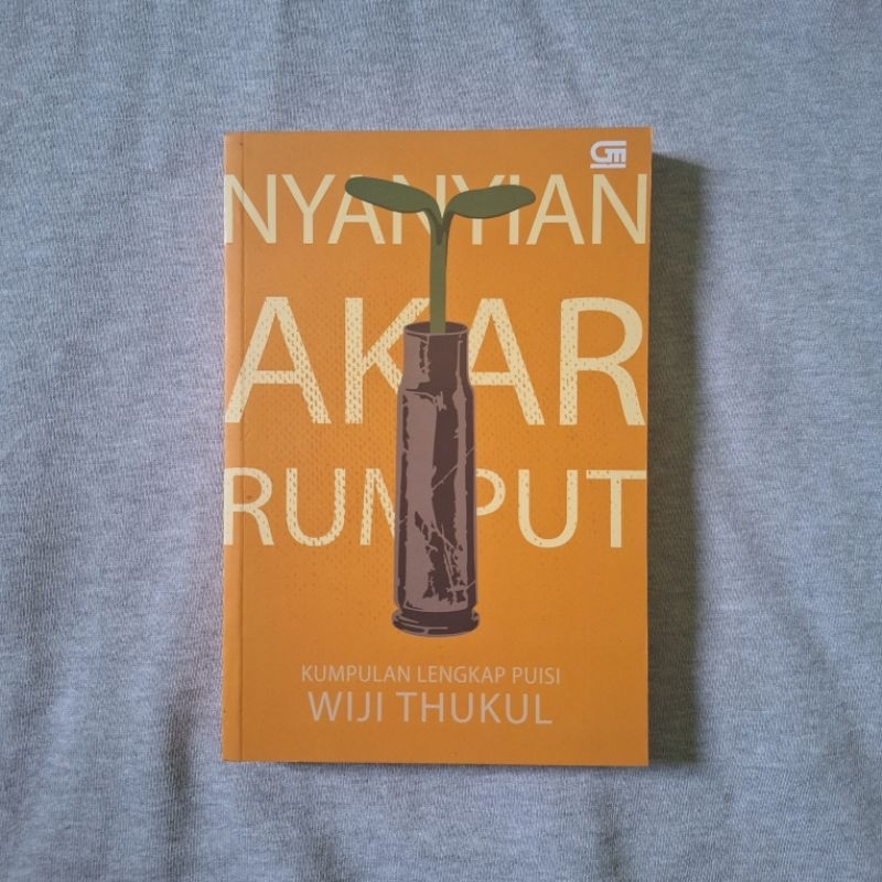

PRELOVED BUKU KUMPULAN PUISI NYANYIAN AKAR RUMPUT WIJI THUKUL