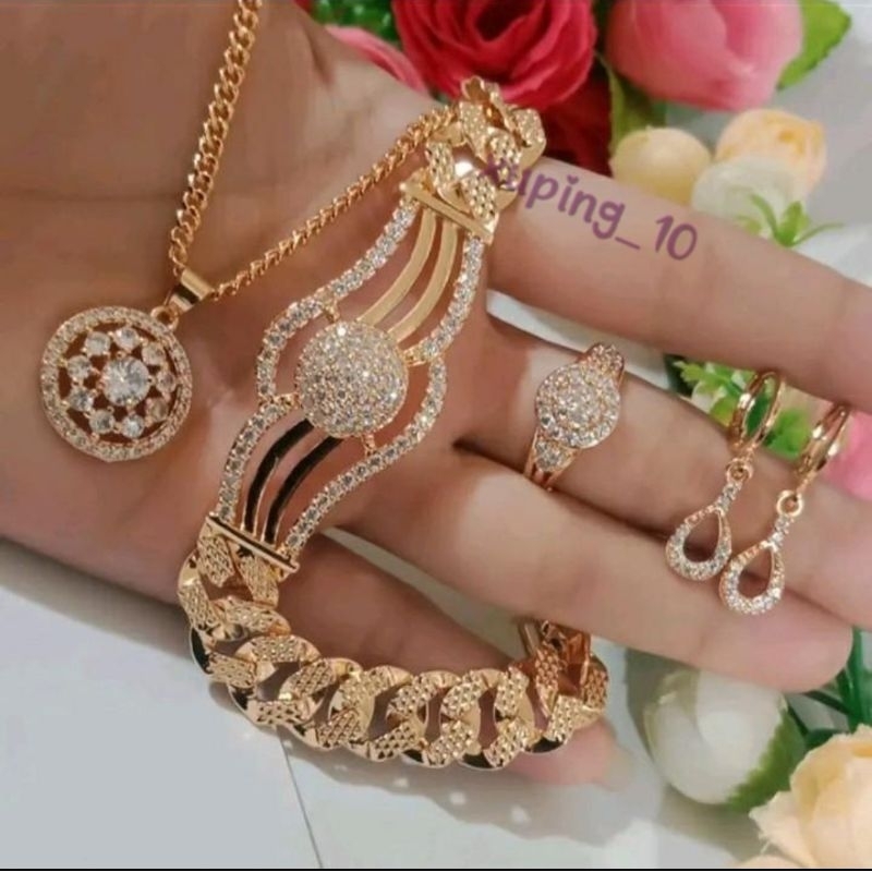 Perhiasan emas 1 set realpict 24 karat model baru mewah dan cantik aksesoris titanium dewasa