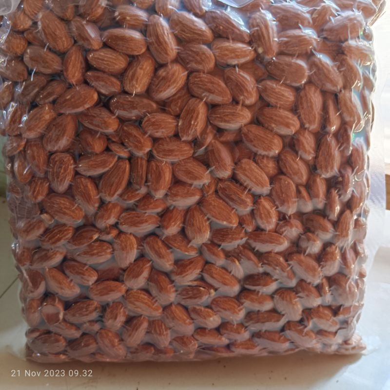 

kacang almond panggang 1kg