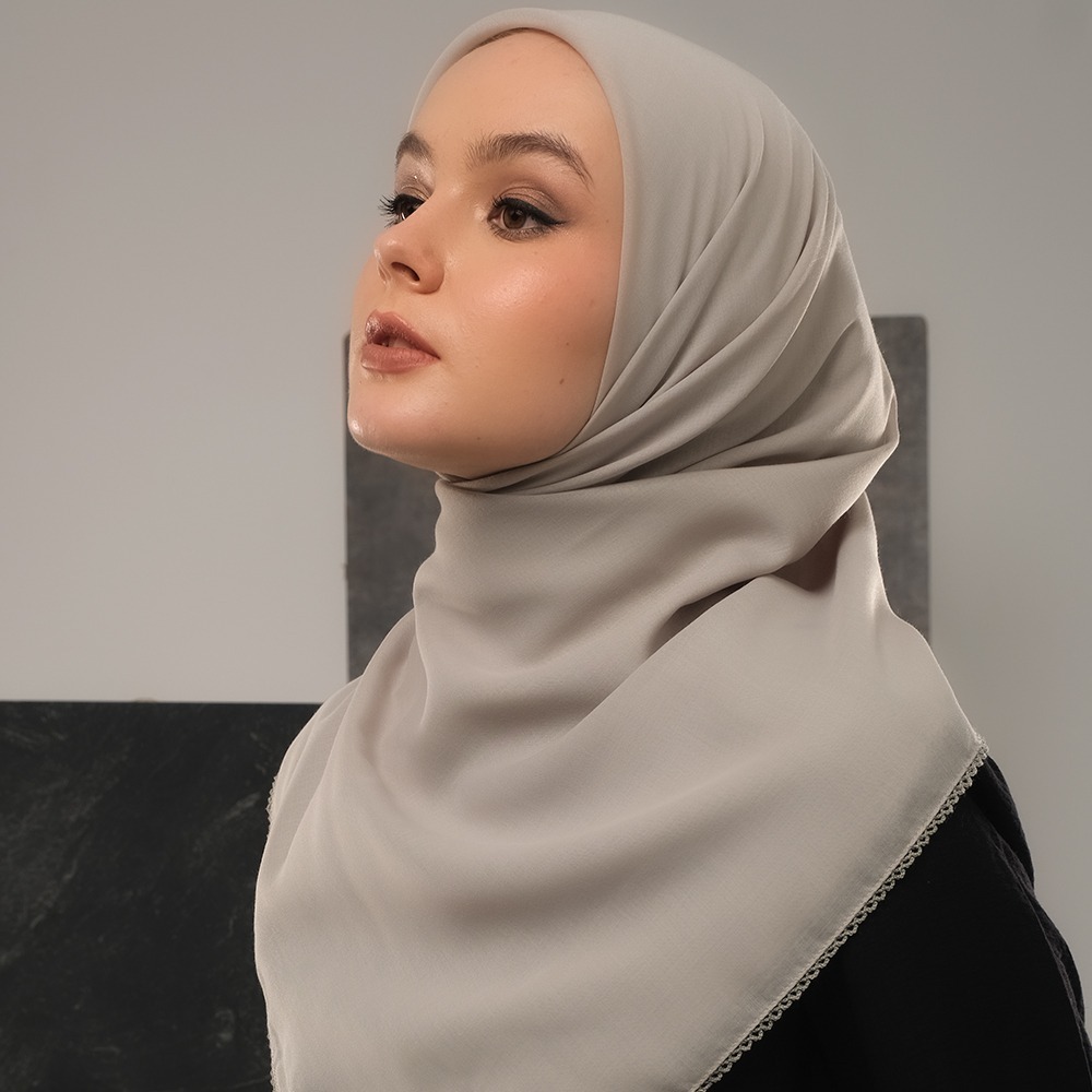 Shafira Delisha Plain Scarf | Hijab | Jilbab Segiempat Ultravoal