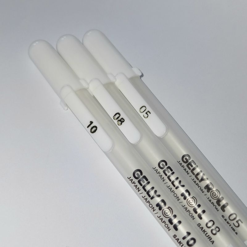 

PRELOVED SAKURA GELLY ROLL WHITE PEN PULPEN GEL PUTIH
