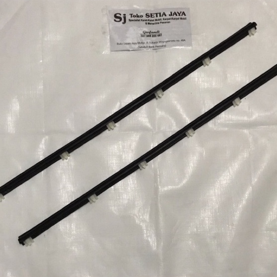 Terlaku. Pelipit kaca kijang kapsul / kijang super / kijang grand.