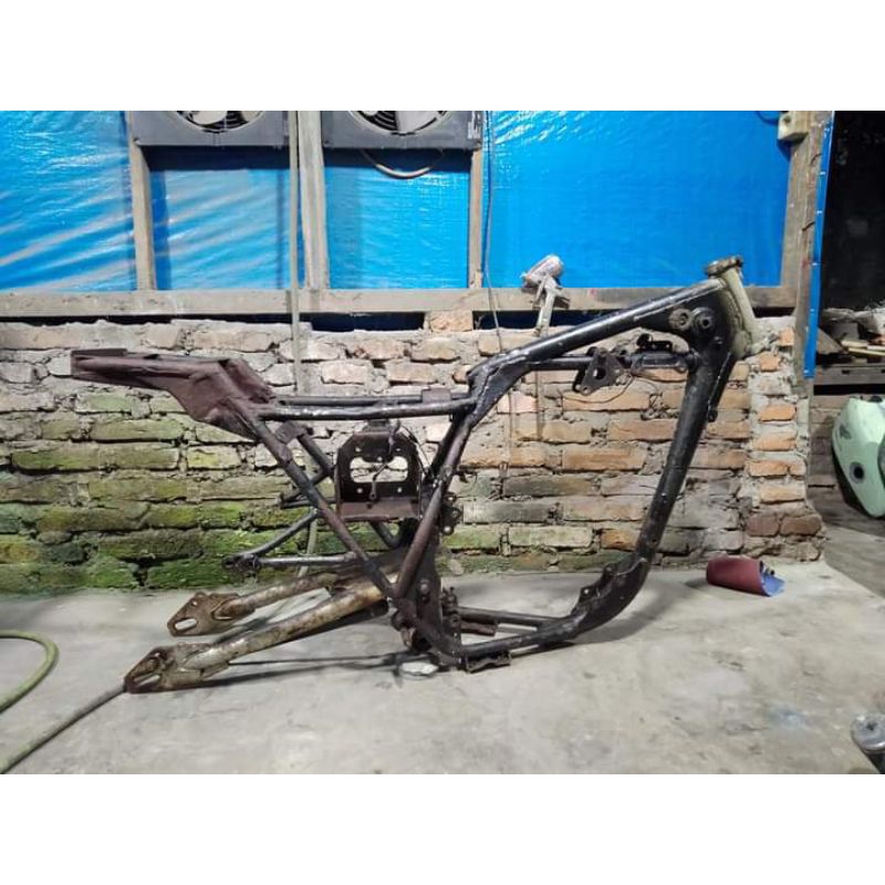 frame Chasis Rangka dan swing arm Kawasaki Binter Merzy KZ200 type platina 1980-1982 original.