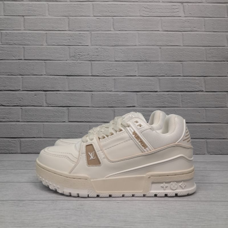 Sepatu LV Trainer Low White