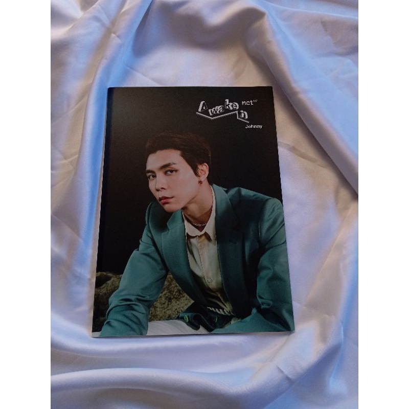 ALBUM ONLY JOHNNY AWAKEN (nego)