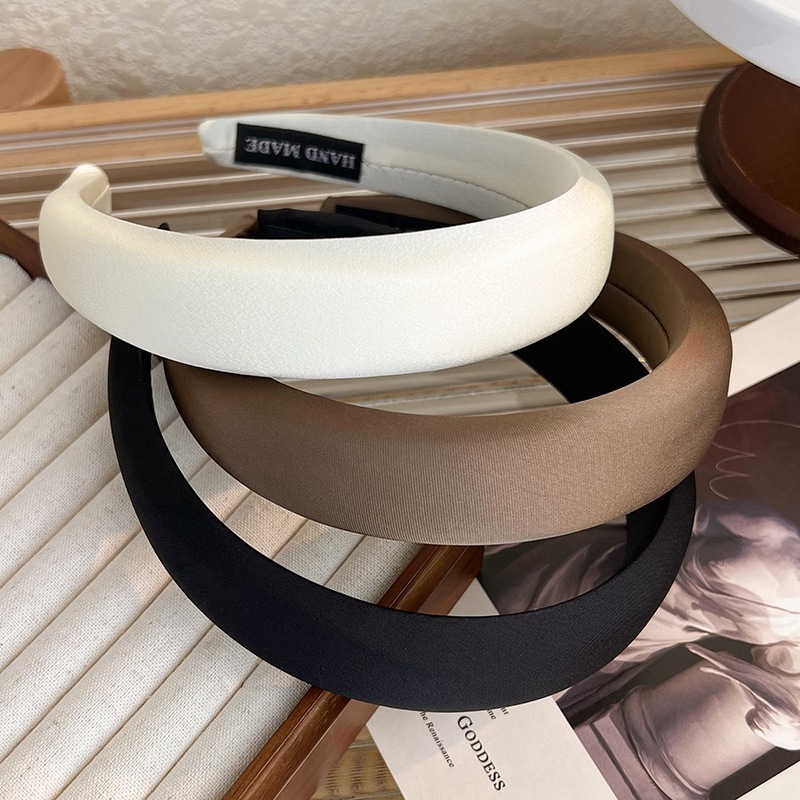 BANDO KAIN SATIN HITAM COKLAT PUTIH BUSA TEBAL WARNA POLOS LEBAR SILK LEMBUT BENDO PESTA GLAMOR MEWAH BANDANA SOFT COLOR KOREA KOREAN PADDED HEADBAND HAIR HOOP HAIRBAND