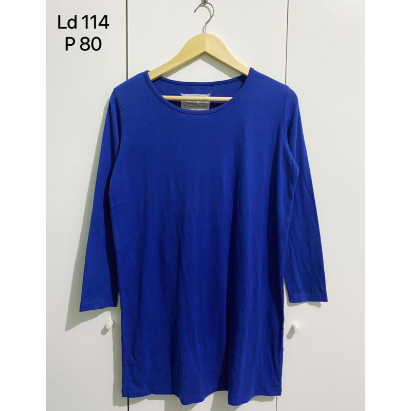 kaos lengan panjang biru elektrik