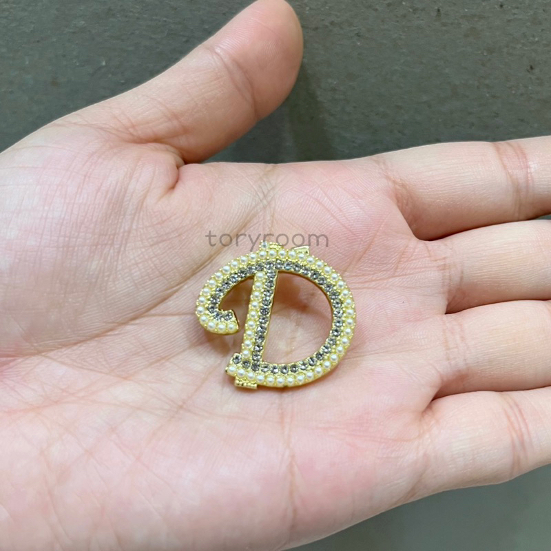 Bros mutiara diamond inisial huruf D