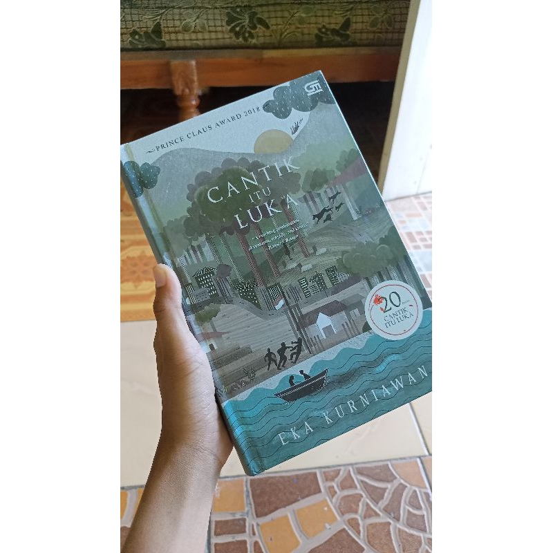 Preloved Cantik Itu Luka Hard Cover (ON HOLD)