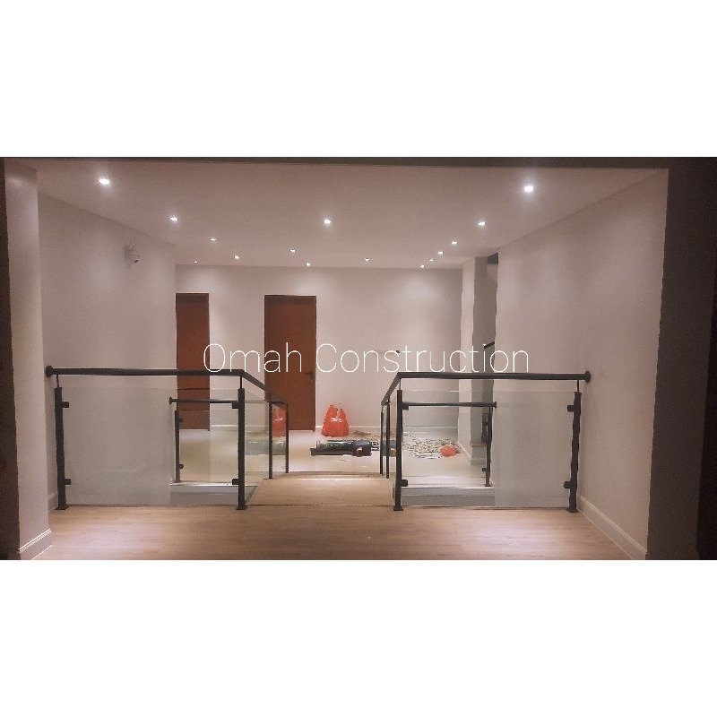 Railing Tangga Void Besi Hollow Galvanis Kaca Tempered 10 mm Mewah Minimalis