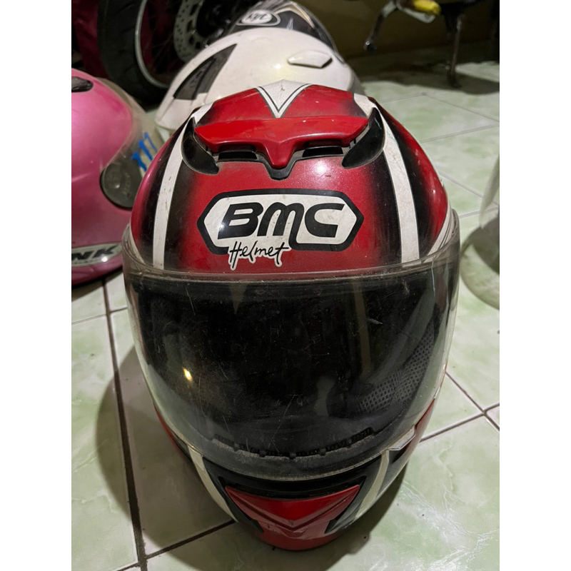 Helm BMC merah