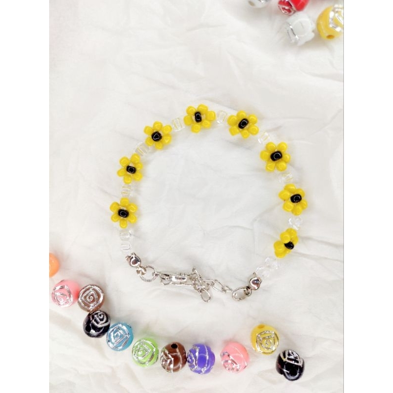 gelang manik aesthetic,gelang manik,gelang manik manik,gelang manik korea,gelang manik bunga