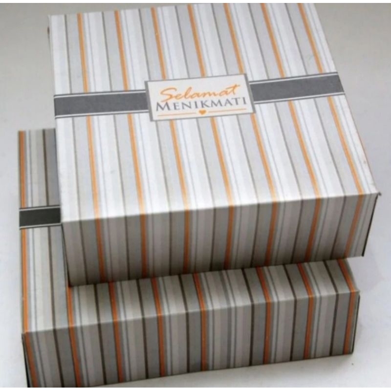 

Dus Nasi Motif Garis Uk 18*18 & 20*20 Langsung