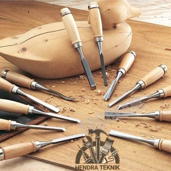 

TATAH UKIR SET PAHAT UKIR 12 PCS WOOD TURNING CHISSEL PAAK KERAJINAN