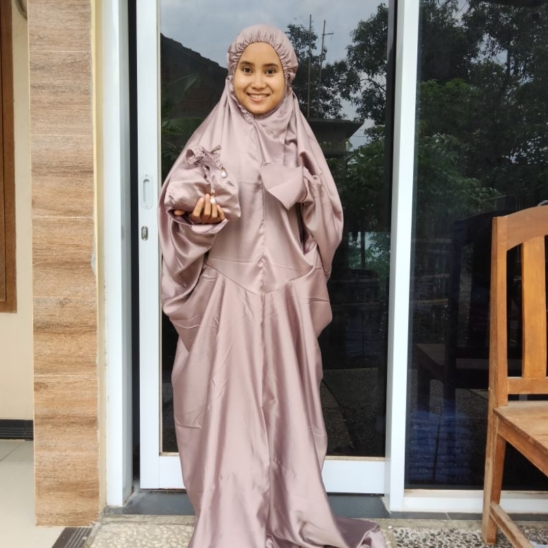 Mukena Sutra Velvet Terusan Polos Free Tas Cantik