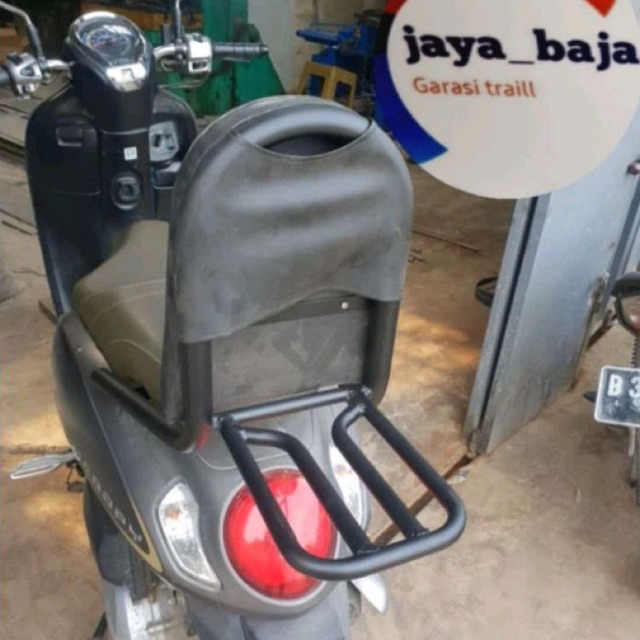 Behel sandaran motor scoopy dan vario
