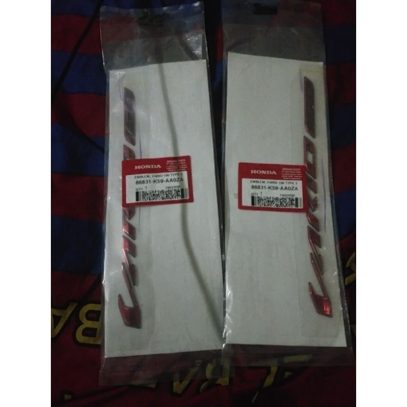 86831K59AA0ZA Emblem/logo timbulVario 150 Type 2 warna merah