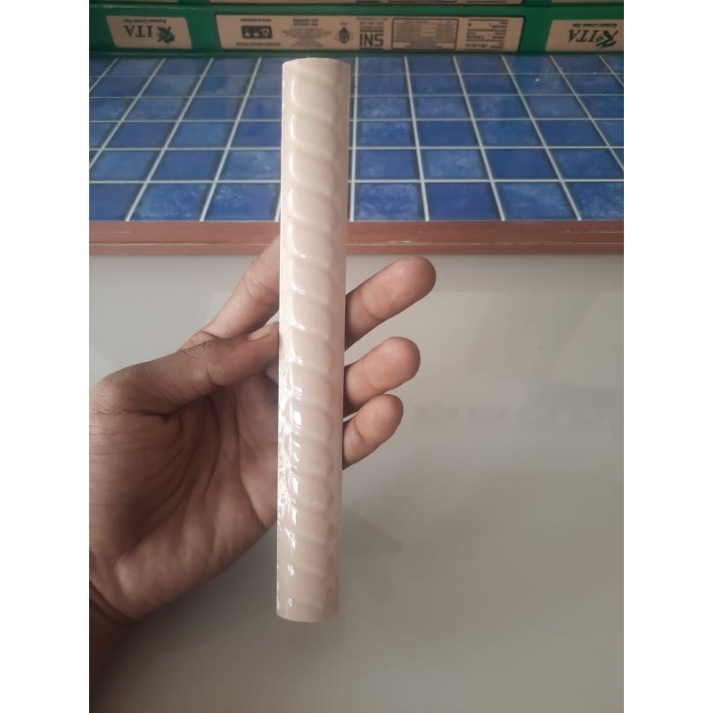 Granit Kuku Macan warna krem panjang 20cm