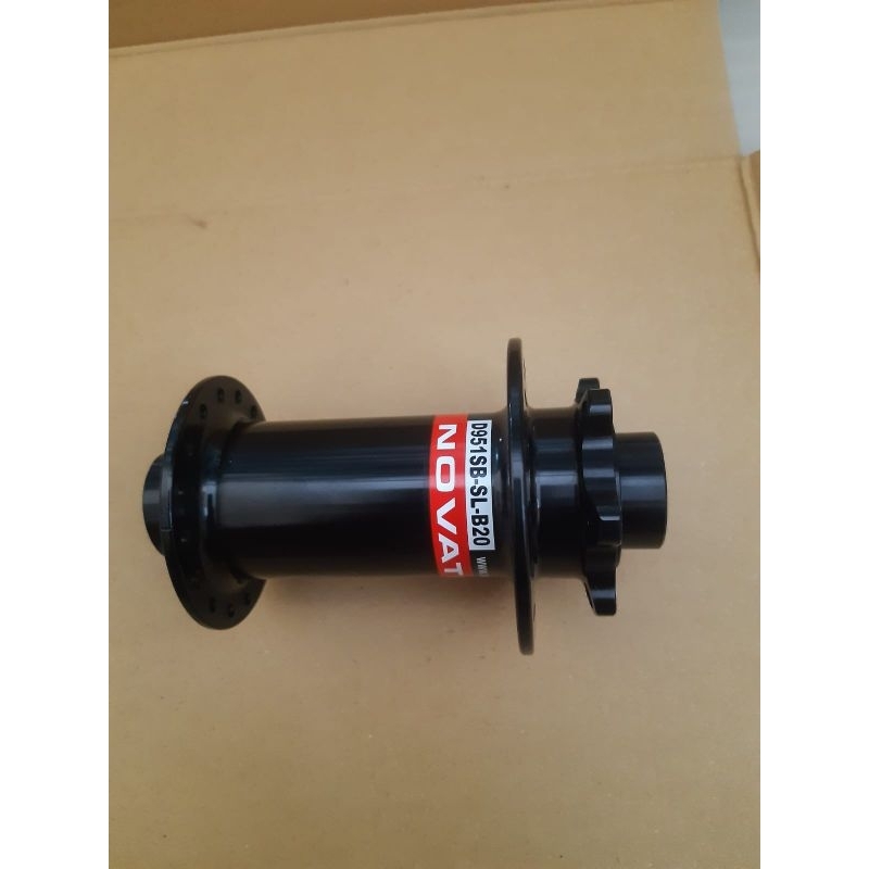 HUB DEPAN T.A 20X110 BOOST NOVATEC