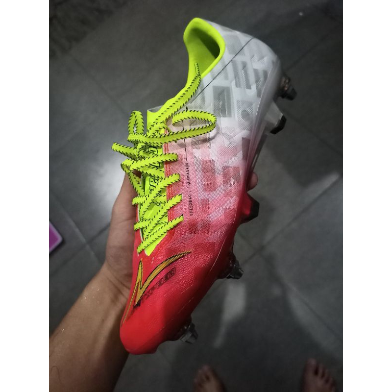 Sepatu Bola Specs Accelerator Lightspeed 4 Elite SG