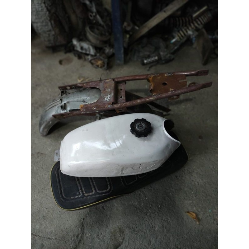 tangki cb 76 ori, buntutan CB ekor sama slebor bonus jok , TATANAN NGANJUK (made in nganjuk)