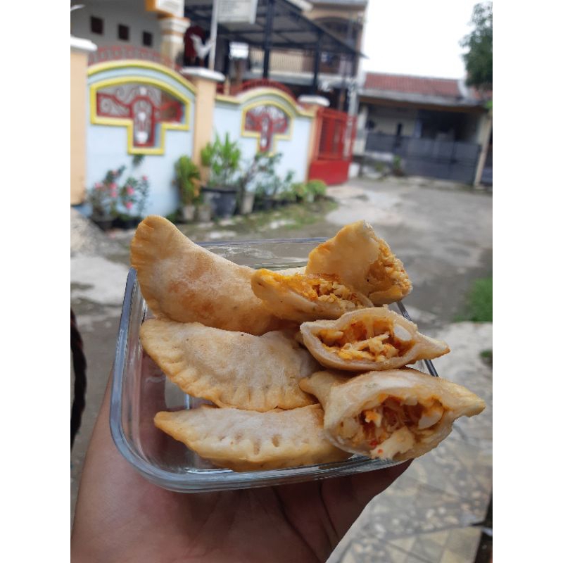 

Cireng Isi Ayam Pedas (Frozen)