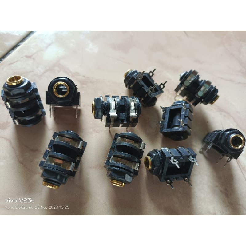 soket mic laba laba mono 4 pin